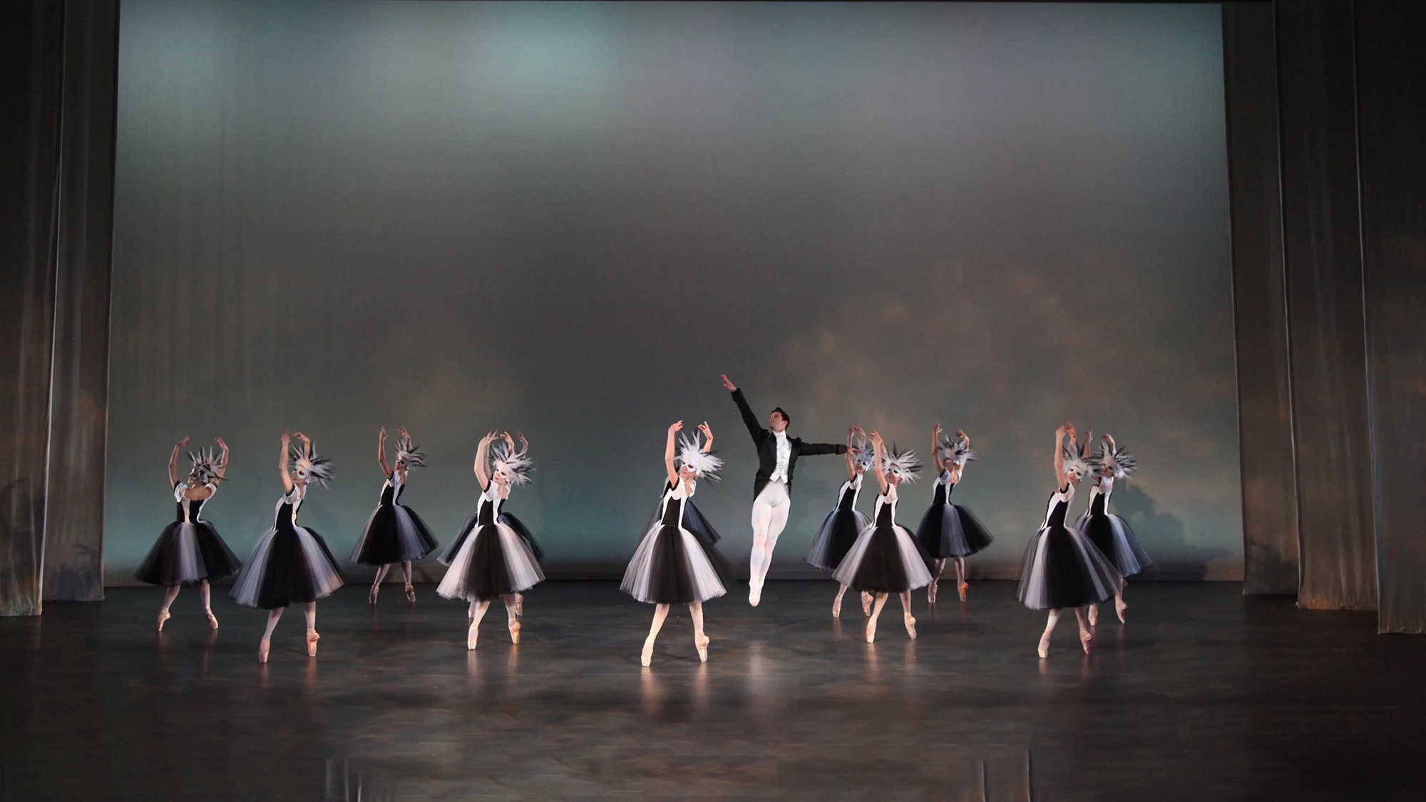 Marcelo Gomes &amp; The Sarasota Ballet in Sir Frederick Ashton&#8217;s Apparitions
