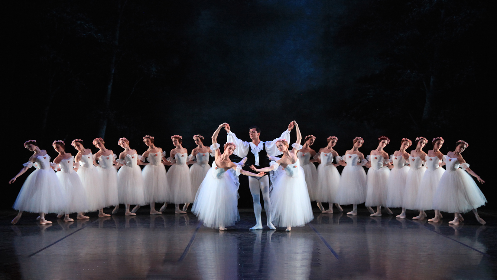 The Sarasota Ballet in Michel Fokine&#8217;s Les Sylphides
