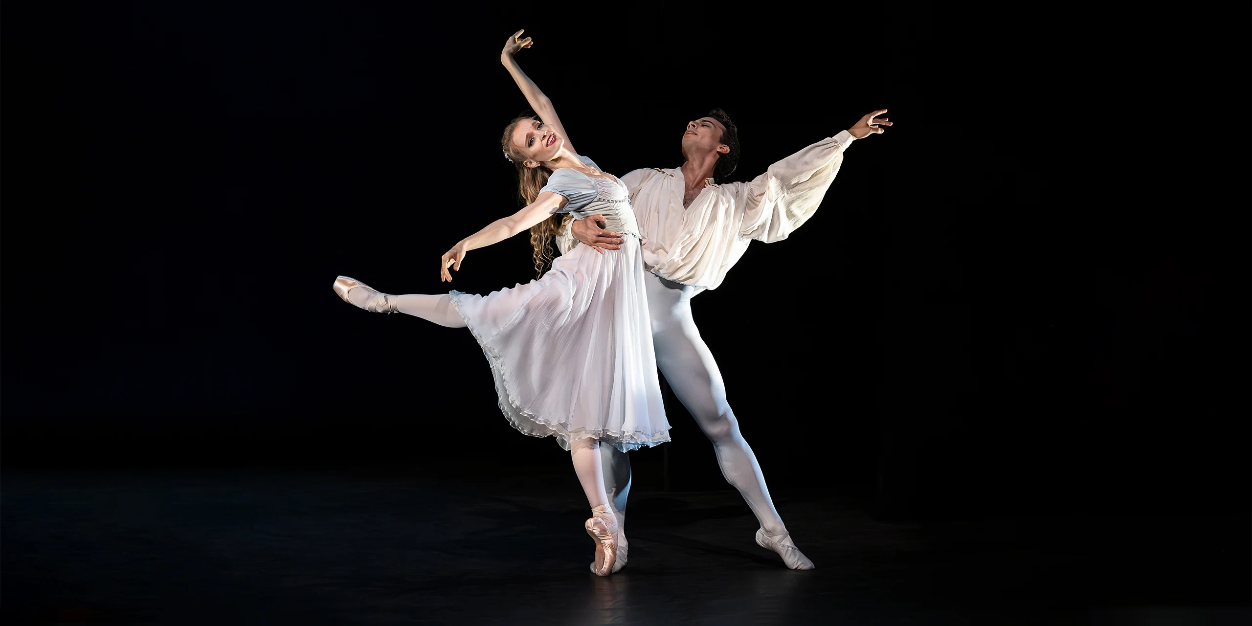 The Sarasota Ballet Performing Balcony Scene from Romeo and Juliet at the Linbury Theatre | Photo by Foteini Christofilopoulou
