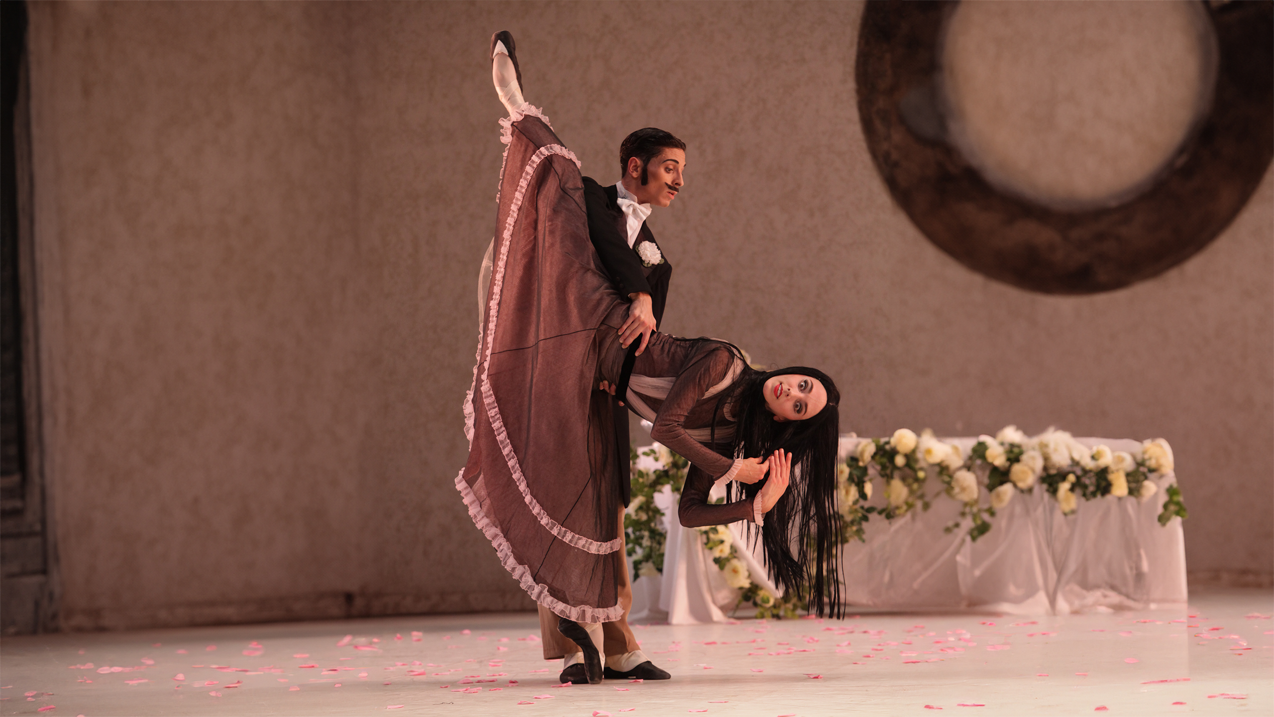 The Sarasota Ballet Performing Sir Frederick Ashton’s A Wedding Bouquet | Photo by Frank Atura
