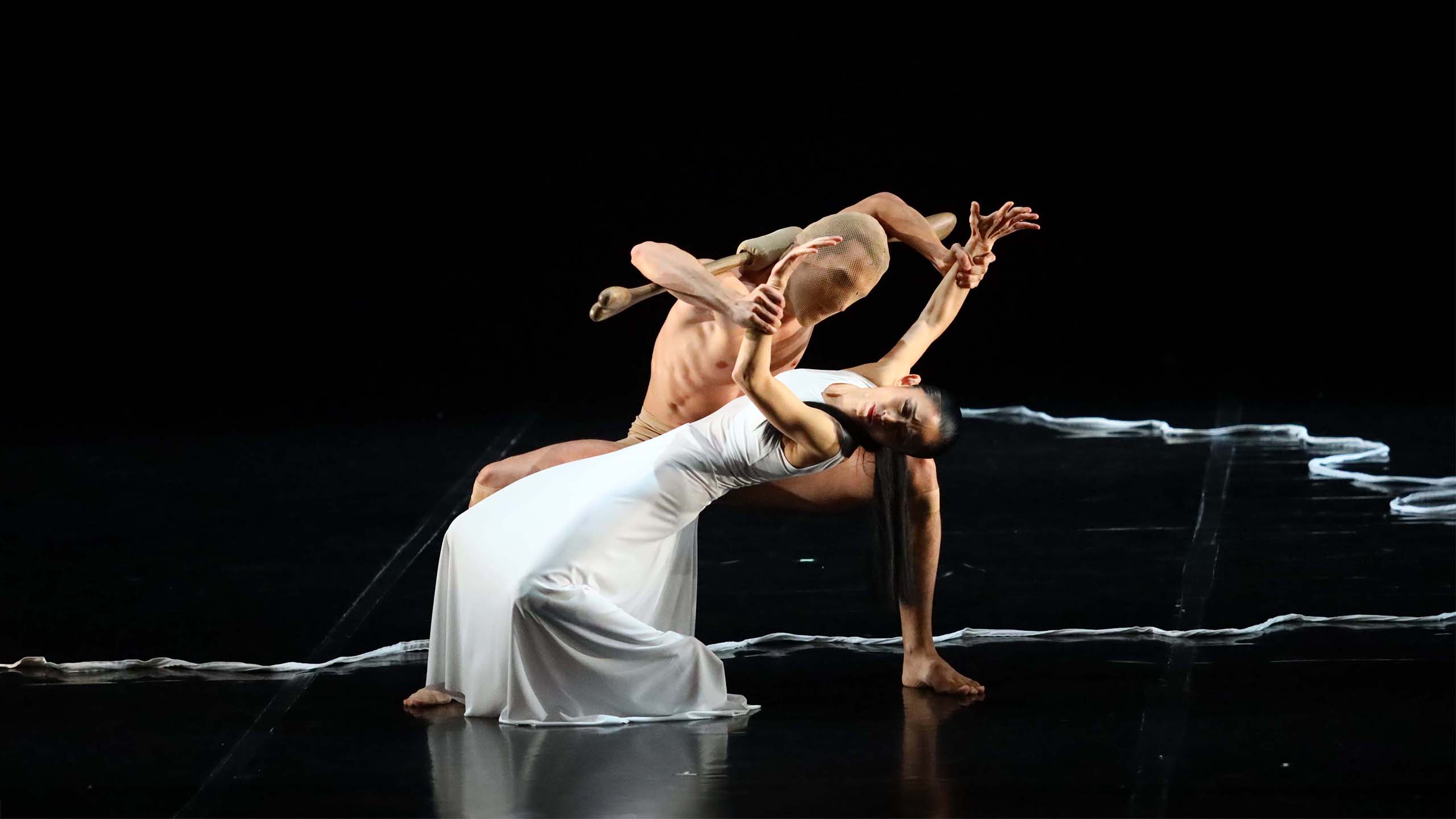 So Young An and Lorenzo Pagano in Martha Graham’s Errand into the Maze | Photo by Dragan Perkovski
