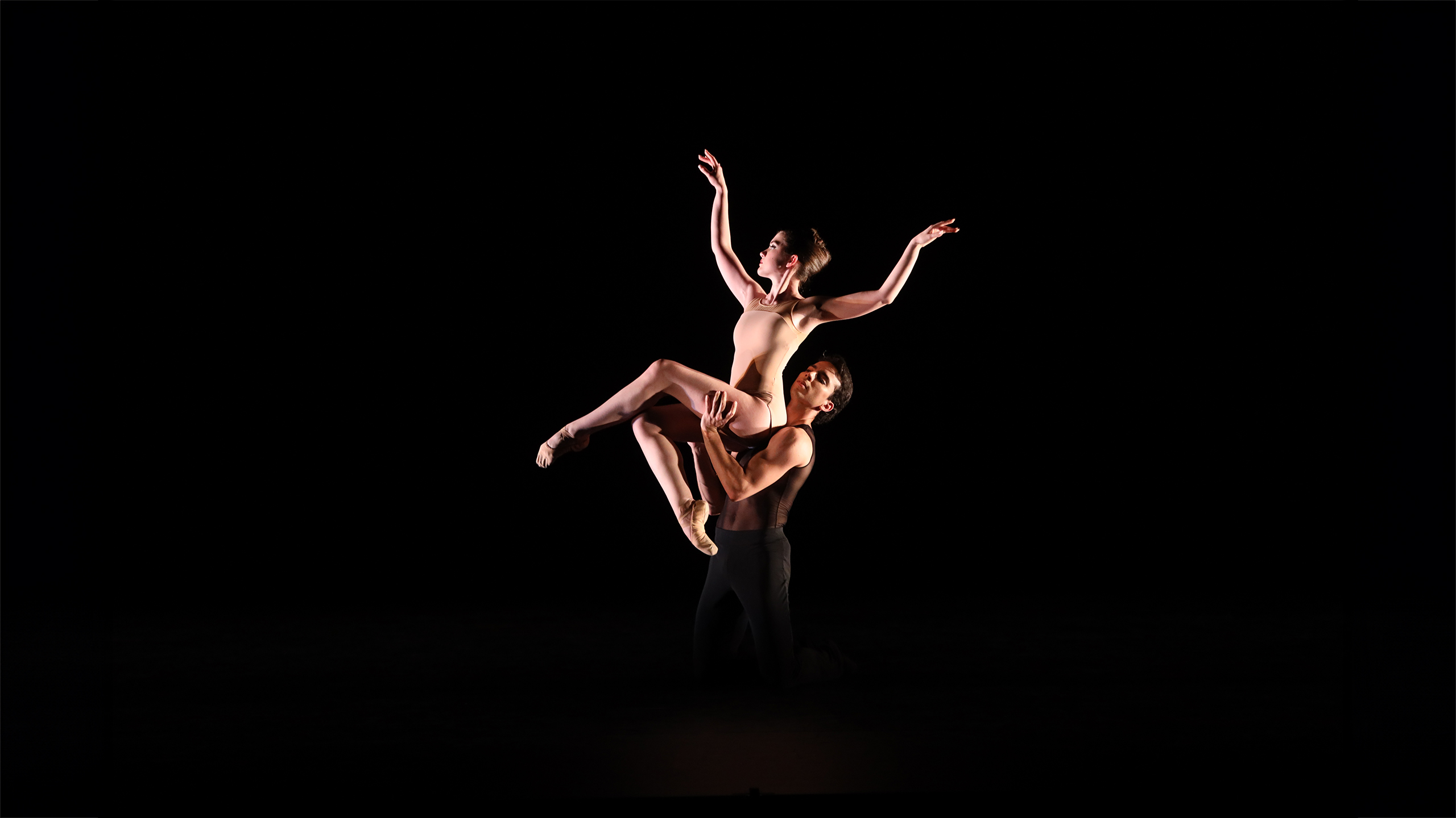 The Sarasota Ballet Performing Ricardo Graziano’s In a State of Weightlessness | Photo by Frank Atura
