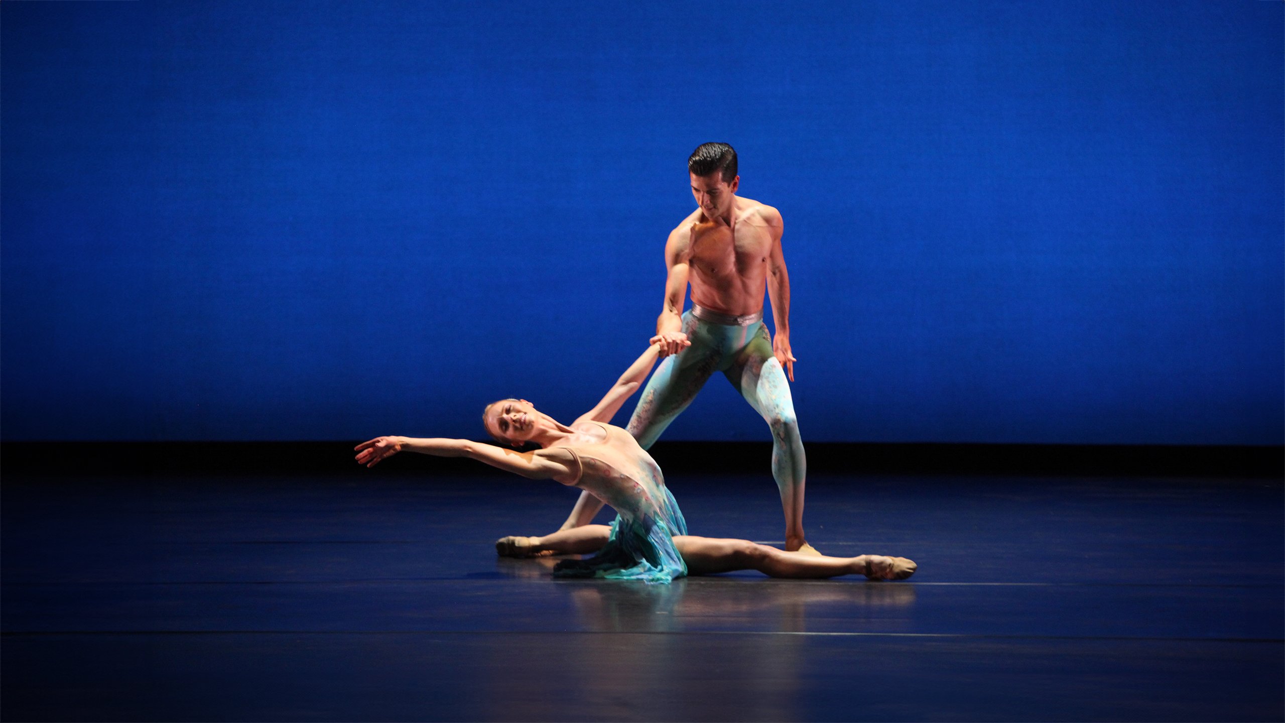 The Sarasota Ballet Performing Paul Taylor’s Airs | Photo by Frank Atura
