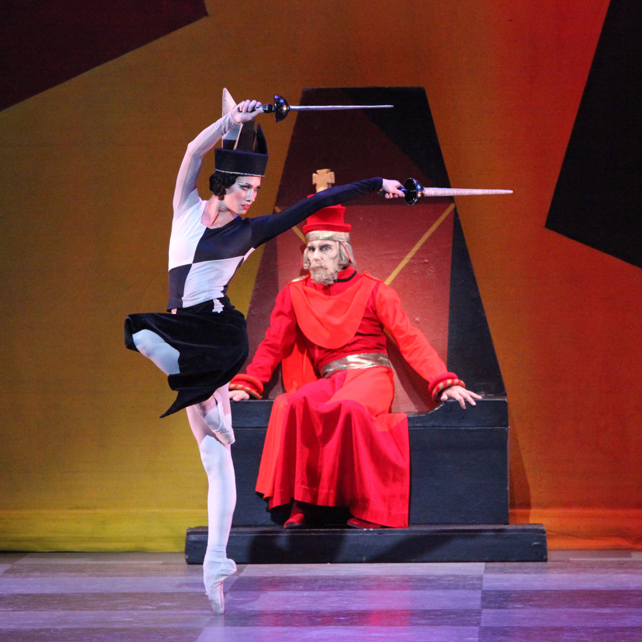 P7 - FOUNDATIONS OF ROYALTY