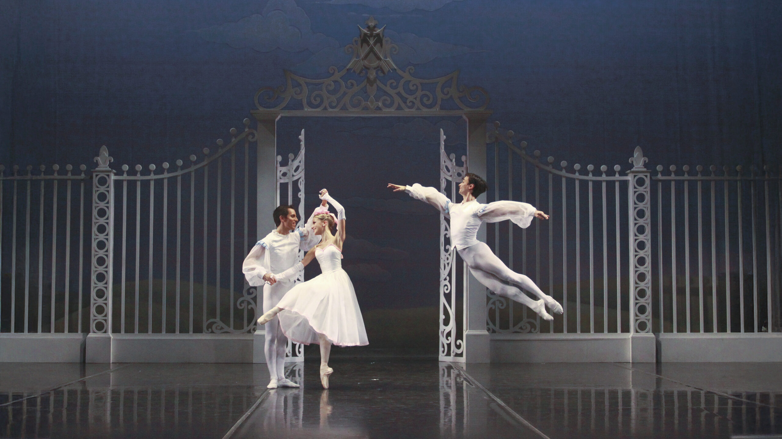 The Sarasota Ballet in Ashton's Pas de Trois (Les Rendezvous)